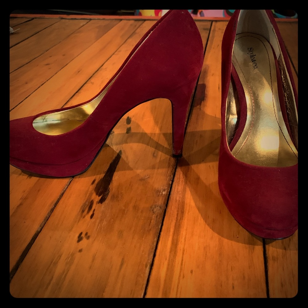 Velvet dark red maroon pumps